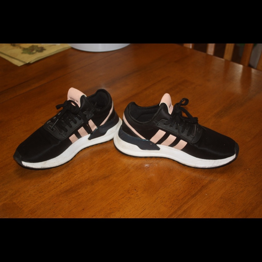 Woman’s Adidas Sneakers